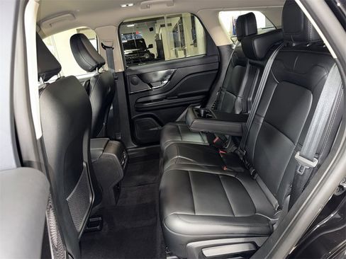 Used 2025 Lincoln Corsair AWD image 27