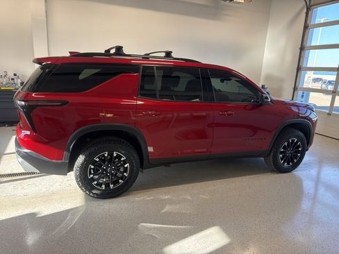 Used 2024 Chevrolet Traverse Z71 image 9