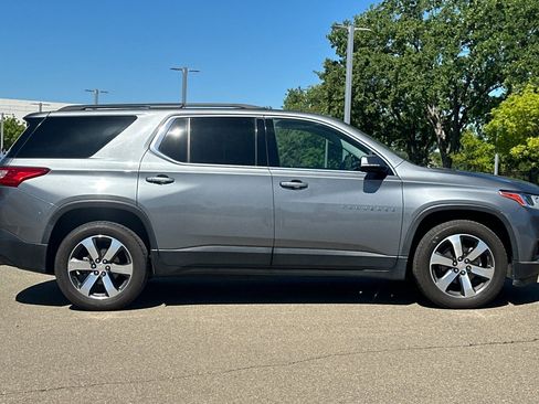 Used 2019 Chevrolet Traverse LT w/ LT Premium Package image 3