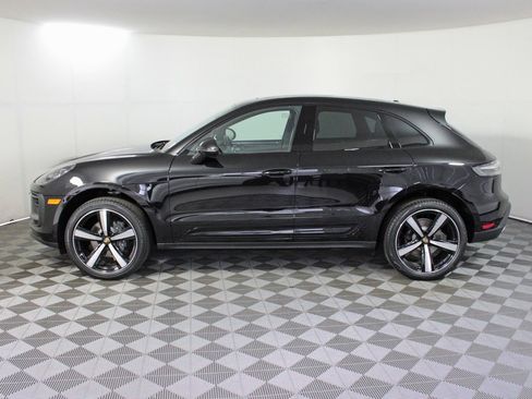 Used 2025 Porsche Macan image 2