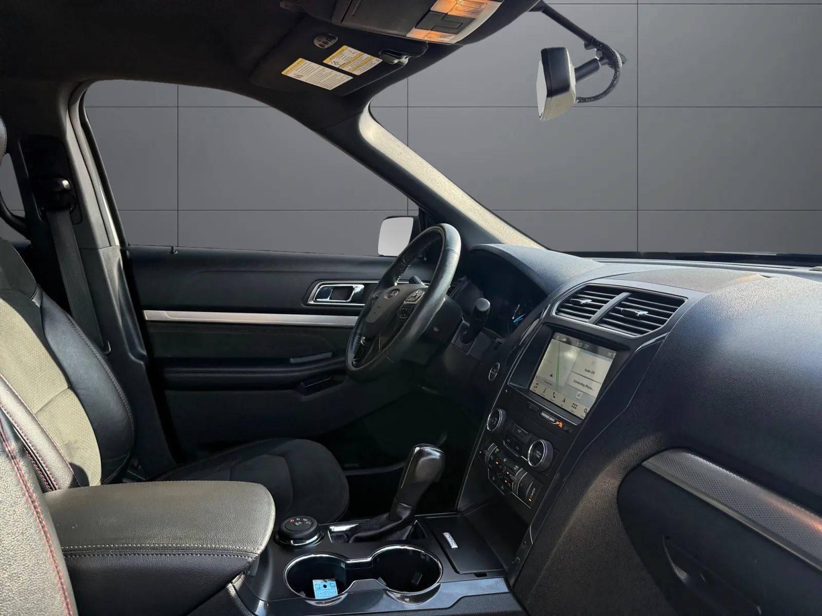 Used 2019 Ford Explorer XLT w/ Equipment Group 202A AWD/4WD image 26