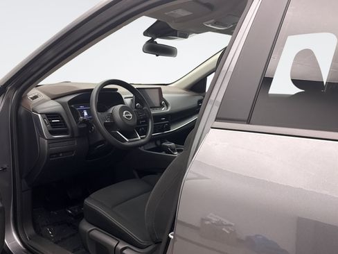 Used 2023 Nissan Rogue S AWD/4WD image 10