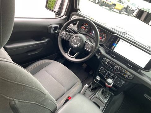 Used 2025 Jeep Wrangler Unlimited Sport AWD/4WD image 20
