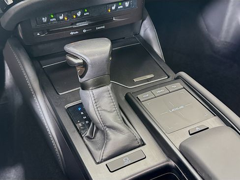 Certified 2022 Lexus ES 350 w/ Premium Package image 19