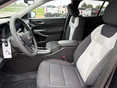New 2026 Chevrolet Trax LS w/ LS Convenience Package FWD image 15