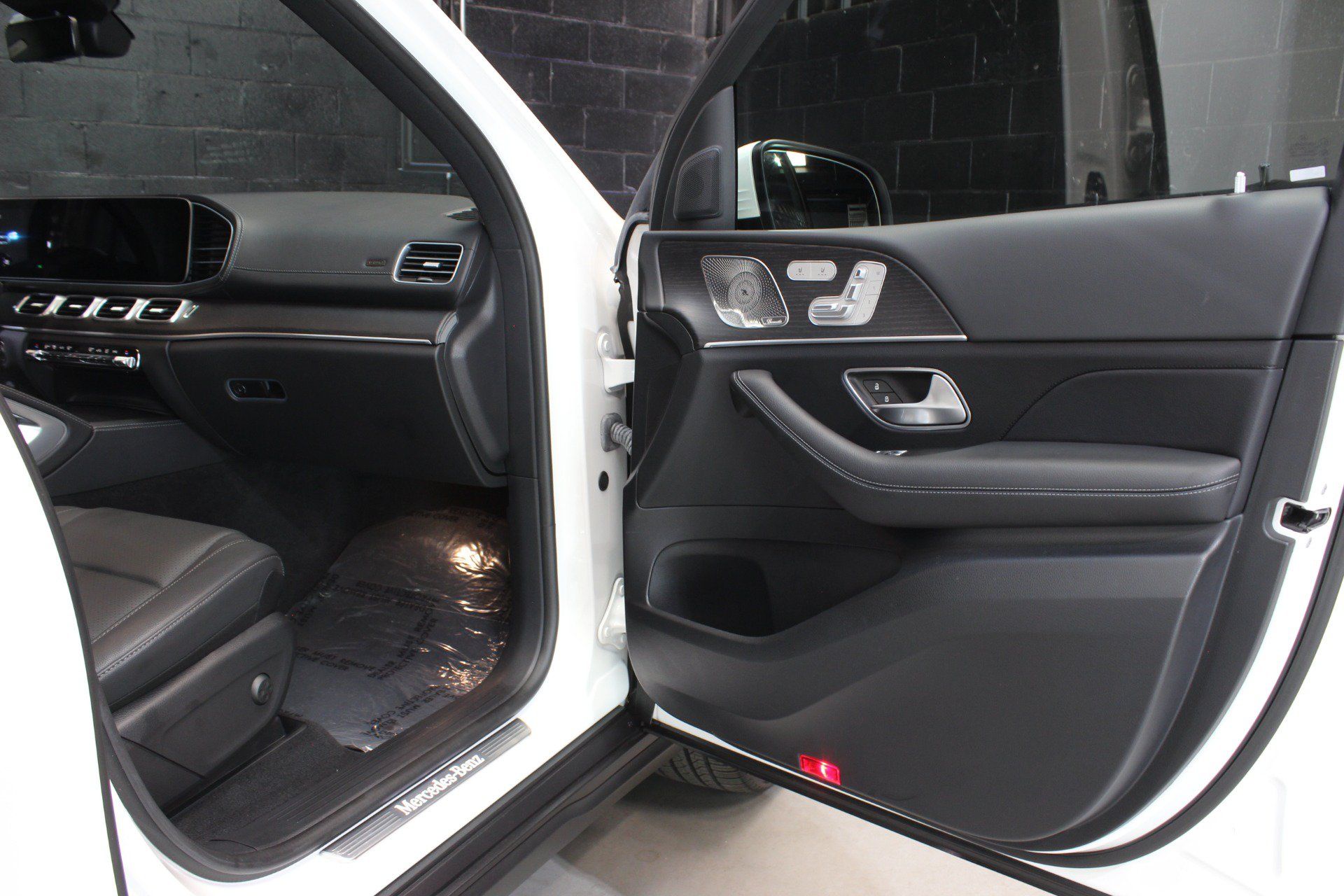 Used 2023 Mercedes-Benz GLS 450 4MATIC image 32