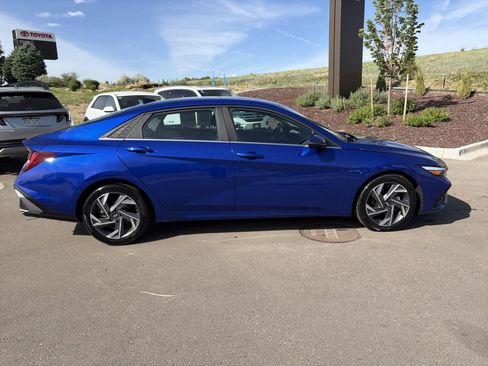 Certified 2025 Hyundai Elantra Limited FWD image 10