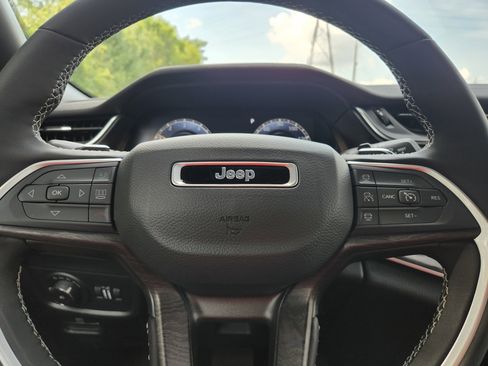 New 2025 Jeep Grand Cherokee Limited image 23