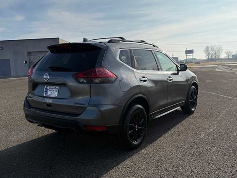 Used 2018 Nissan Rogue SV image 4
