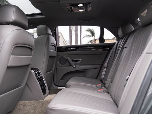 Used 2018 Bentley Flying Spur V8 image 31