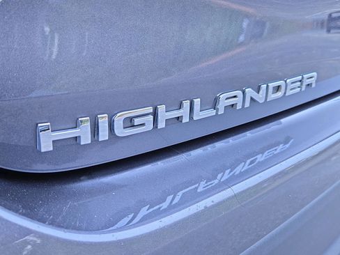 Certified 2023 Toyota Highlander XLE image 31