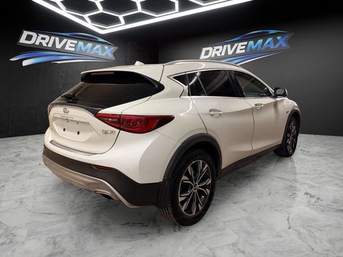 Used 2018 INFINITI QX30 Premium w/ Navigation Package AWD/4WD image 5