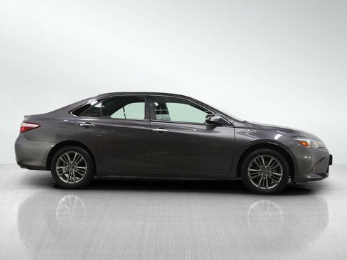 Used 2016 Toyota Camry SE image 6