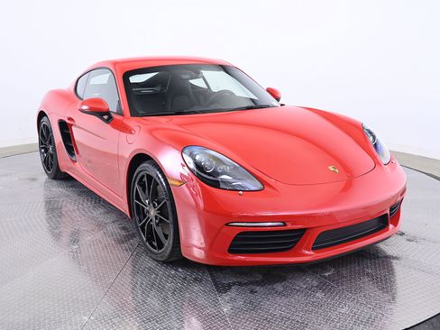 Used 2025 Porsche 718 Cayman image 9