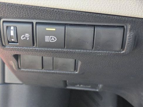 Used 2025 Toyota Corolla Cross LE w/ Moonroof Package FWD image 11