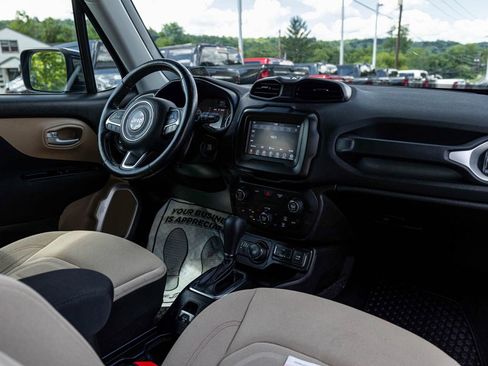 Used 2019 Jeep Renegade Latitude w/ Cold Weather Group AWD/4WD image 28