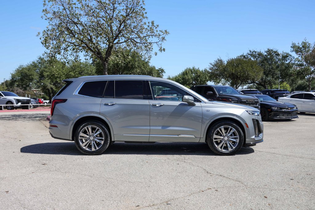 Used 2025 Cadillac XT6 Premium Luxury FWD image 5