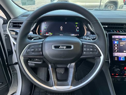 Used 2022 Jeep Grand Cherokee Limited 4xe image 10