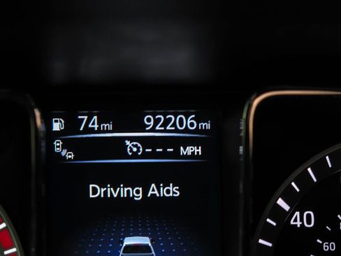 Used 2018 Nissan Titan SV w/ SV Convenience Package image 17