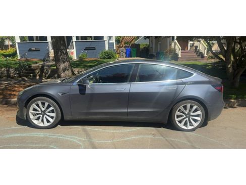 Used 2018 Tesla Model 3 Long Range RWD image 3