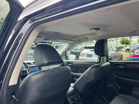 Used 2018 Subaru Outback 2.5i Limited AWD/4WD image 9