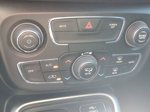 Used 2021 Jeep Compass Latitude AWD/4WD image 29
