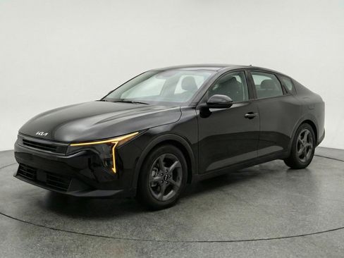 Used 2025 Kia K4 image 3