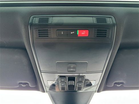 Used 2022 Volkswagen Tiguan SE R-Line image 27