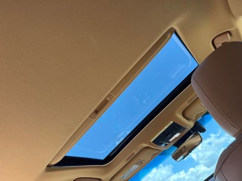 Used 2025 Lexus ES 300h w/ Premium Package FWD image 8