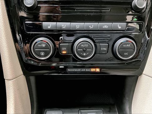 Used 2021 Volkswagen Passat 2.0T SE w/ Luggage Net & Mats Package image 29