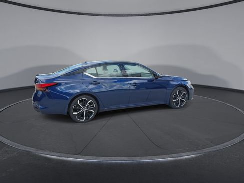 Used 2023 Nissan Altima 2.5 SR w/ SR Premium Package FWD image 9