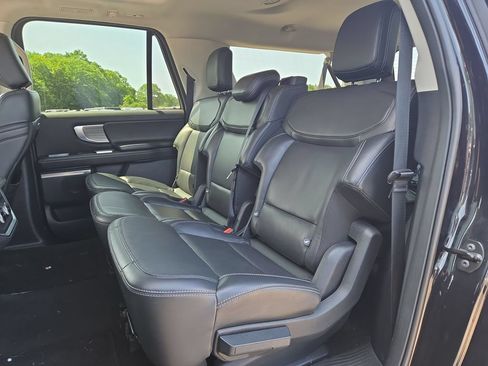 Used 2025 Ford Expedition Max Platinum AWD/4WD image 3