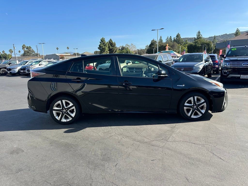 Used 2017 Toyota Prius Three Touring FWD image 4