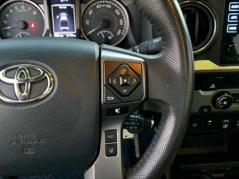 Used 2018 Toyota Tacoma SR5 image 23