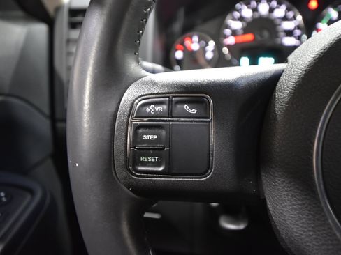 Used 2012 Jeep Liberty Sport image 18