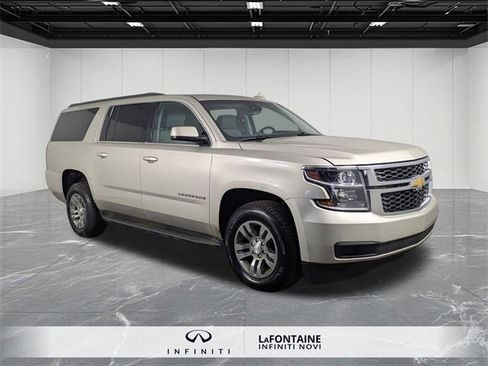 Used 2015 Chevrolet Suburban LT image 7