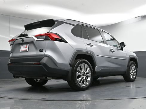 Used 2021 Toyota RAV4 XLE Premium image 27