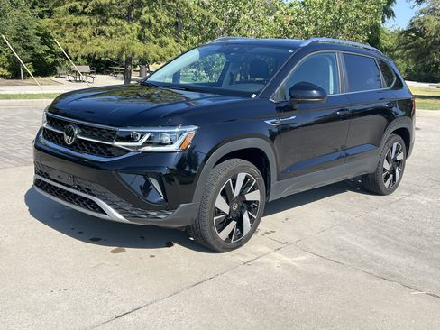 Certified 2024 Volkswagen Taos SEL AWD/4WD image 4