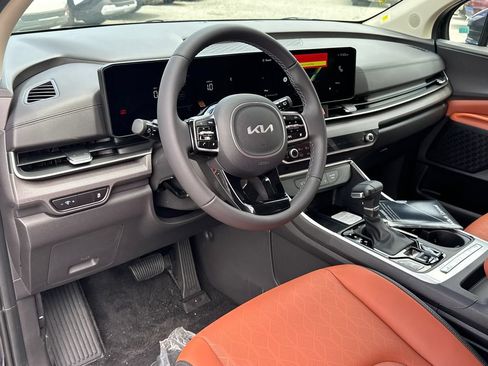 New 2026 Kia Carnival EX FWD image 17