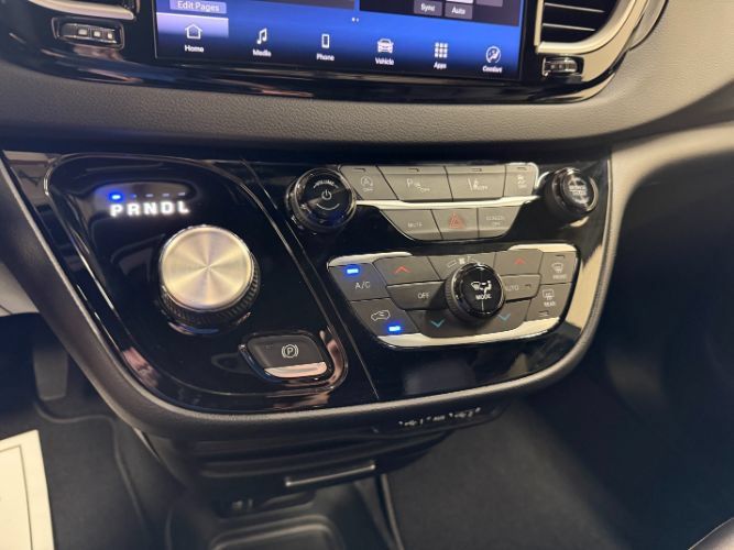 Used 2025 Chrysler Pacifica Select FWD image 15