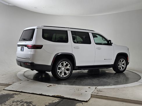 Used 2022 Jeep Wagoneer Series II image 2