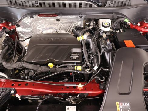 Used 2025 Chevrolet Trax RS w/ Driver Confidence Package FWD image 18