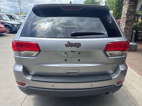 Used 2018 Jeep Grand Cherokee Laredo RWD image 4