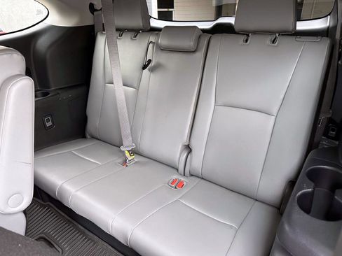 Certified 2020 Toyota Highlander XLE image 17