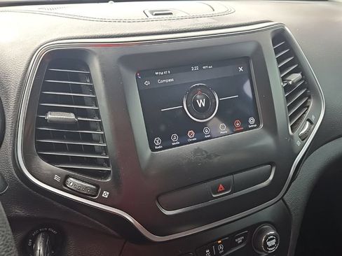 Used 2019 Jeep Cherokee Latitude w/ Popular Appearance Group AWD/4WD image 22