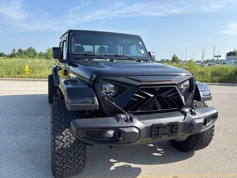 Used 2021 Jeep Gladiator Sport AWD/4WD image 2