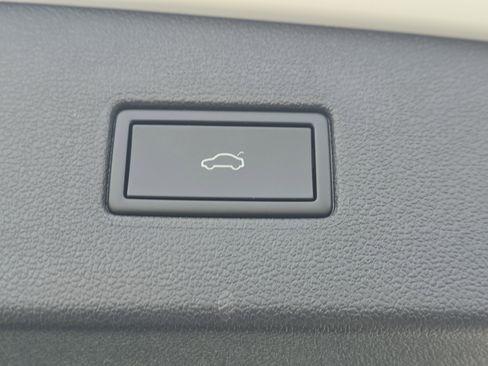 Certified 2024 Volkswagen Tiguan SEL R-Line image 18