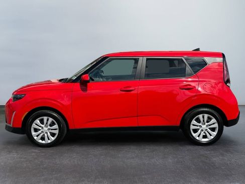 Used 2024 Kia Soul LX image 8