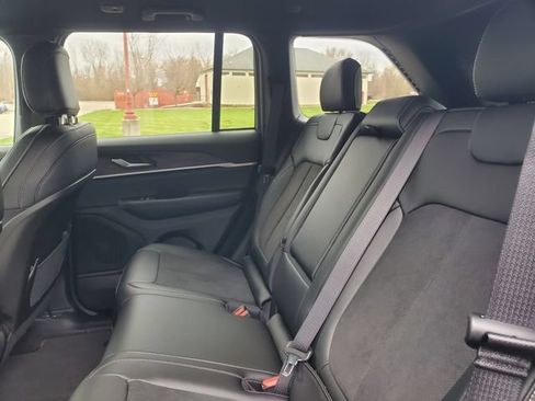 New 2026 Jeep Grand Cherokee Altitude AWD/4WD image 28