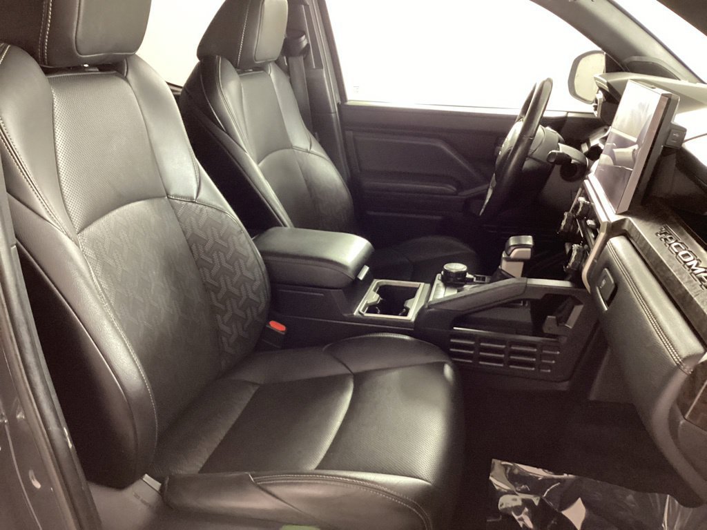 Used 2024 Toyota Tacoma Limited w/ Limited Package (LT) AWD/4WD image 20